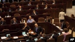 Perdana Menteri Israel Benyamin Netanyahu (tengah) dalam rapat parlemen Israel di Yerusalem (Foto: dok). 