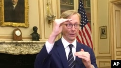 Brian Hook, utusan khusus AS untuk Iran, dalam wawancara di Paris, 27 Juni 2019. Hook bertemu diplomat senior Perancis, Inggris, dan Jerman di Paris untuk membahas krisis di Teluk Persia.