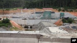 The construction of one of the hydroelectric dam at Poubara‏, which the government is financing. It is one of many dams under construction to meet the energy demands of anticipated investment companies.