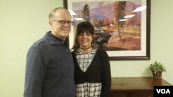 한국에서 탈북민의 영어교육을 돕고 있는 루 갈로 목사와 부인 리사 갈로. 