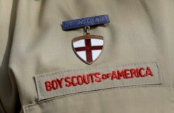 Sebuah foto memperlihatkan detail seragam Pramuka di markas Boy Scouts of America di Irving, Texas, 4 Februari 2013. (Foto: AP)