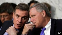 Demokratski senator Mark Vorner (L) i njegov repulikanski kolega Ričard Bur