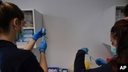 지난 3일 스페인 팜플로나에서 아스트라제네카 백신 접종이 실시되고 있다. 