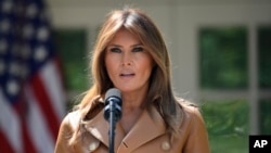 美国第一夫人梅拉尼亚·川普2018年5月7日在白宫玫瑰园宣布“成为最好”项目计划。