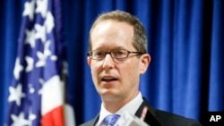 벤자민 글레스먼 연방 검사가 10일 오하이오주 신시내티에서 기자회견을 열고 중국 정부 스파이를 기소했다고 밝혔다. 