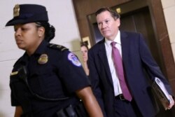 최근 경질된 마이클 앳킨슨 국가정보국(DNI) 감찰관. (오른쪽)