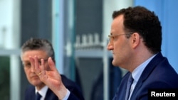 លោក Jens Spahn​ រដ្ឋ​មន្រ្តី​ក្រសួង​សុខាភិបាល ថ្លែង​ក្នុង​សន្និសីទ​សារព័ត៌មាន អំពី​ស្ថានភាព​ជំងឺ​កូវីដ១៩ នៅ​ទីក្រុង​ប៊ែឡាំង កាល​ពី​ថ្ងៃ​ទី ១៧ មេសា ២០២០។