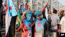 Para pendukung kelompok separatis selatan dengan wajah dicat warna Yaman Selatan dalam pawai untuk mendukung Uni Emirat Arab di Aden, Yaman, 5 September 2019.