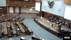 Sidang Paripurna dengan agenda Penyampaian Hasil Pemeriksaan Semester II Tahun 2014 oleh BPK, berlangsung di Gedung MPR DPR di Jakarta, Selasa 7/4 (foto: VOA/Iris).