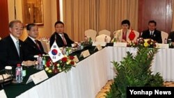 지난해 11월 캄보디아 프놈펜에서 열린 한중일 FTA 협상 개시 선언을 위한 3국 통상장관회의. (자료사진)