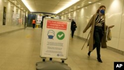 ARHIVA - Stanica podzemne železnice u Londonu (Foto: AP/Alastair Grant)