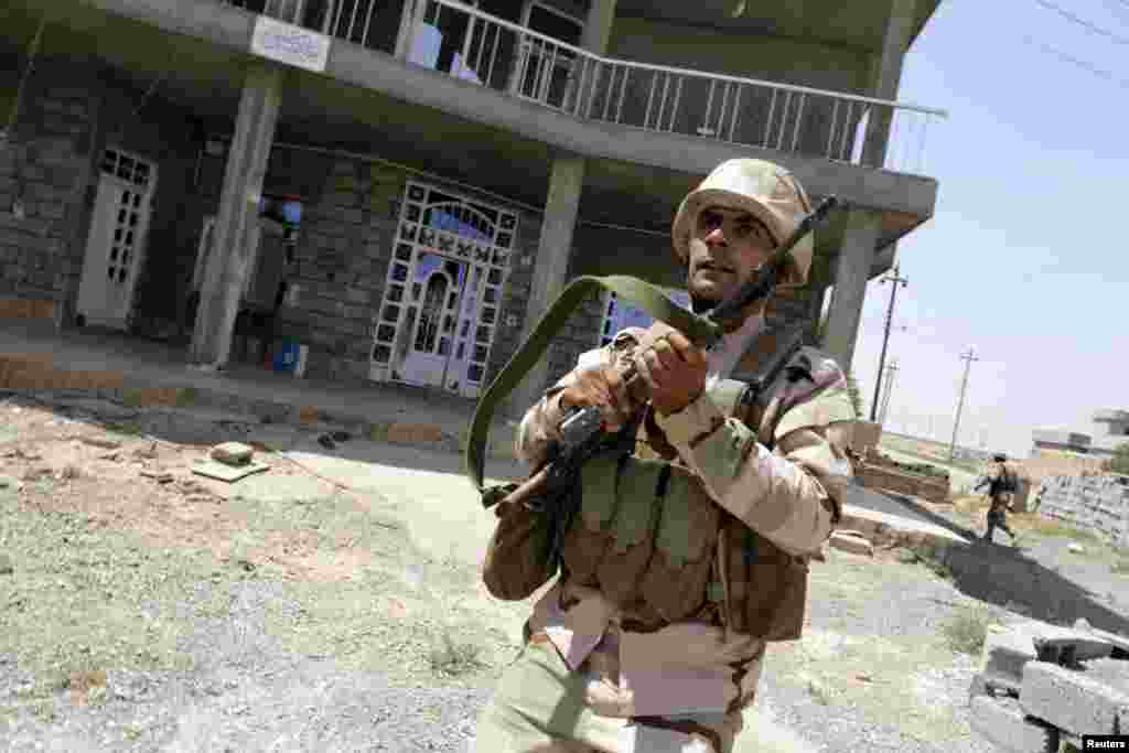 Maxmur shahridagi kurd jangchilari