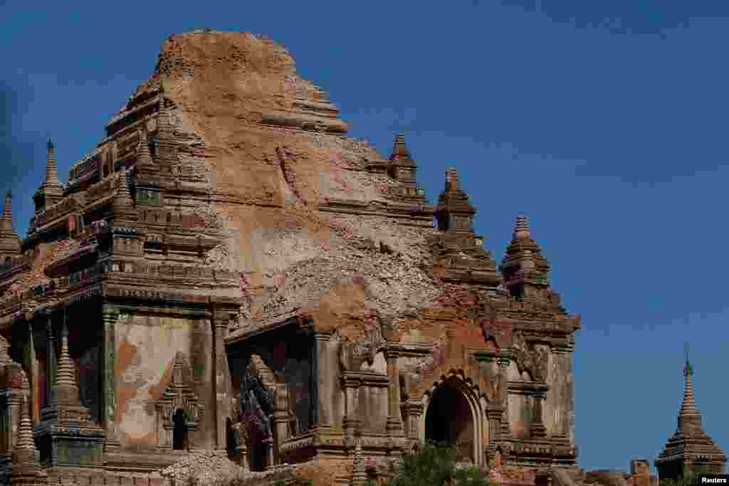 ငလျင်ဒဏ်သင့် ပုဂံဘုရားတစ်ဆူ