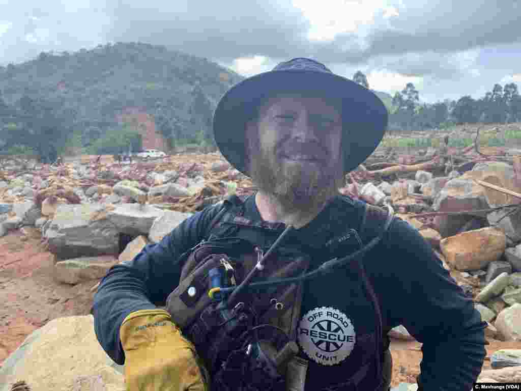 Ian Hoy, a volunteer, who is with the South African police sniffer dog team, said on March 28, 2019, they will be in Chimanimani for five days to search an area with a radius of about 60 to 80 kilometers looking for people who went missing in Cyclone Idai.