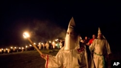 Anggota Ku Klux Klan dalam sebuah acara di Paulding County dekat Cedar Town, 23 April 2016.