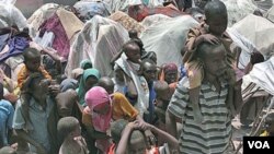 Ribuan warga Somalia yang mengungsi akibat bencana kekeringan, tinggal di tenda-tenda sementara di ibukota Mogadishu.