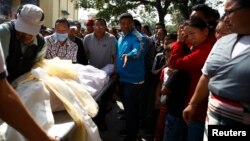 Relatives cry as the body of one of the Nepali mountaineering guides who was killed in Friday's avalanche on Mount Everest, is brought to Sherpa Monastery in Kathmandu, Apr. 19, 2014. 