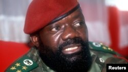 Jonas Savimbi dans le camp de l'Unita à Jamba, photo non datée. (Reuters)