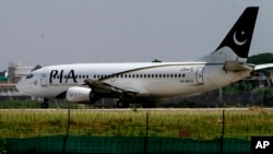 Sebuah pesawat milik Maskapai Penerbangan Internasional Pakistan (PIA) di bandara Islamabad (foto: ilustrasi).
