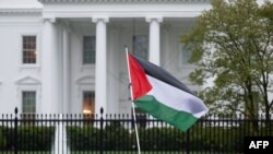 Oq uy oldida falastinliklar namoyish qilmoqda, Vashington, 2-aprel, 2024