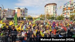 Kentin Dörtyol mevkiinde düzenlenen mitinge, Batman ve çevre illerden binlerce kişi katıldı.