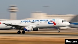 Arhiv: Avion kompanijie Ural Airlines polijeće sa aerodroma u Španiji, 29. jula 2018. godine. (Foto: Reuters/Paul Hanna)