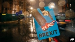 រូបឯកសារ៖ ស្លាកសញ្ញាបង្ហាញពី «Brexit» នៅក្រុងឡុងដ៍ ប្រទេស​អង់គ្លេស  