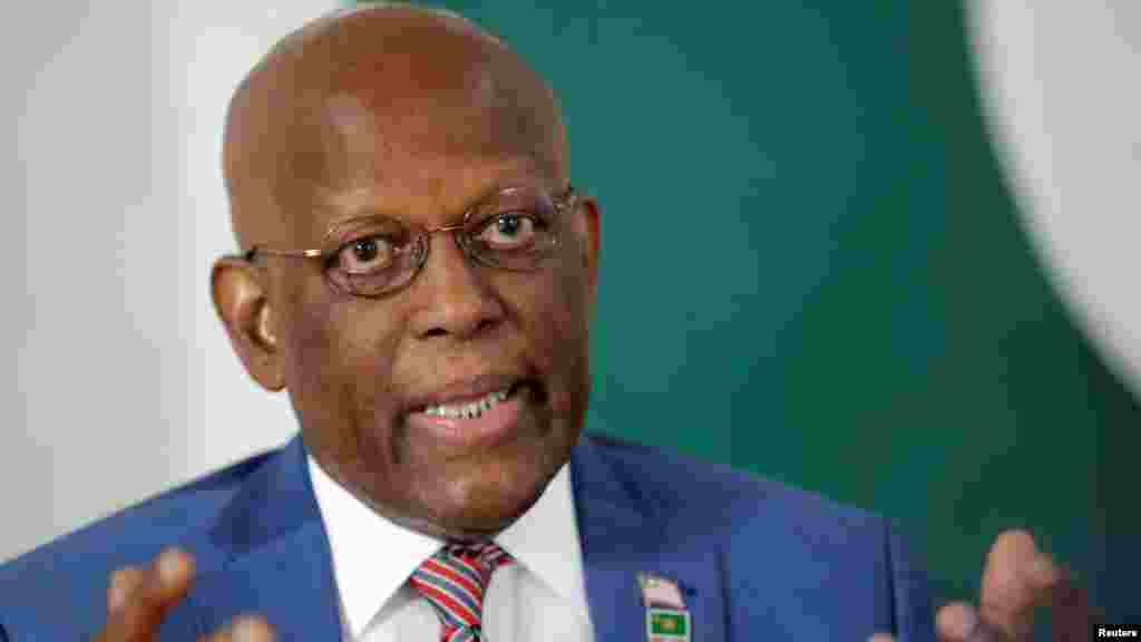 Charles Walker Brumskine, candidat à la présidentielle du Libéria en 2017 et chef du Parti de la Liberté (LP), s'exprime lors d'un entretien avec Reuters à Monrovia, au Libéria, le 8 octobre 2017.