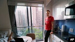 FILE — Renter Matthew Alexander in New York. 