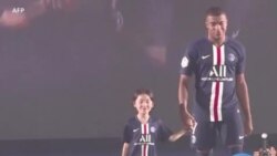 PSG: Mbappé, Neymar et Cavani présentent les nouveaux maillots du club