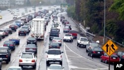 Kemacetan jalan raya di Los Angeles, salah satu kota dengan lalu lintas terpadat di Amerika Serikat. (Foto: Dok)