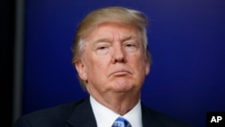 도널드 트럼프 대통령이 4일 백악관에서 열린 미 최고경영자(CEO) 대상 타운홀 회의에서 연설하고 있는 모습