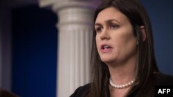 새라 허커비 샌더스 미 백악관 대변인이 25일 정례브리핑에서 북한 문제 등에 관해 언급했다.