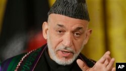 Presiden Afghanistan Hamid Karzai mengecam suap besar-besaran yang dibayar oleh kontraktor asing kepada para pejabat pemerintah Afghanistan (foto: dok).