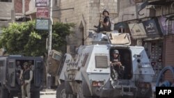 Des policiers égyptiens à Al-Arich, chef-lieu du Nord-Sinaï, le 26 juillet 2018.