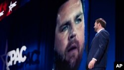 Потпретседателот на САД оди на сцената за да зборува на Конференцијата за конзервативна политичка акција во Мериленд, 20 февруари 2025 година