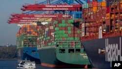 ჩინური კომპანია "სისკოს" გემები გერმანიის ჰამბურგის პორტში. 