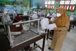 Pemerhati pendidikan Ina Liem mengkritisi kemampuan berpikir pelajar Indonesia yang masih terjebak pada level terbawah dalam Taksonomi Bloom, yaitu level hapalan. (AFP)