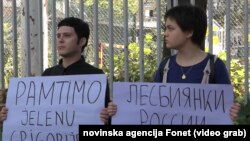 Protest aktivista ispred zgrade Ambasade Rusije 