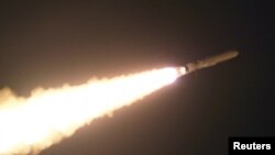 មីស៊ីល​ស្វ័យ​នាំផ្លូវ​ដែលមានឈ្មោះថា Pulhwasal-3-31 របស់​កូរ៉េខាងជើង​ ត្រូវបានបាញ់សាកល្បង​នៅ​ទីតាំងមួយ ក្នុងប្រទេសកូរ៉េខាងជើង កាលពីថ្ងៃព្រហស្បតិ៍ ទី២៥ ខែមករា ឆ្នាំ២០២៤។ (KCNA via REUTERS)