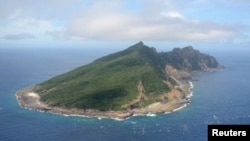 Gambar pulau Uotsuri yang juga dikenal sebagai Senkaku dalam bahasa Jepang (dan Diaoyu dalam bahasa Tiongkok) (Foto: dok). Pemerintah Tiongkok dan Jepang sedang mengadakan pembicaraan tingkat tinggi terkait kepulauan ini.