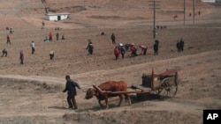 Warga sipil di Korea Utara ikut menderita akibat sanksi ekonomi terhadap elit di Korut (foto: ilustrasi). 