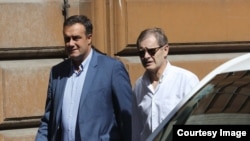 Arhiv - Asim Sarajlić s braniocem. (Foto: BIRN BiH)