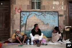 A displaced Yemeni family, who fled their home from the fighting at the port city of Hodeida, sit in a school allocated for displaced persons in Sana'a, Yemen, June 23, 2018.