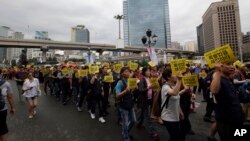 South Koreans march during a rally 100 days after the sinking of the Sewol ferry in Seoul, South Korea, July 24, 2014. 
