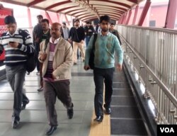 Tens of thousands of Indians have been catapulted into the middle class by the Indian Technology industry, which relies heavily on software exports to the US. (A. Pasricha / VOA)