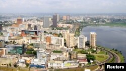 Vue aérienne du quartier commercial d'Abidjan, en Côte d'Ivoire