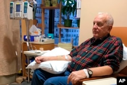 In this Dec. 11, 2017 photo provided by Anna Carlstrand, her husband, Richard, receives the first of 20 Keytruda infusions at Memorial Sloan Kettering Cancer Center in New York. (Anna Carlstrand via AP)