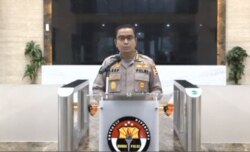Kepala Bagian Penerangan Umum Divisi Humas Polri, Asep Adi Saputra saat menggelar konferensi pers online pada Rabu, 29 April 2020. (Foto: Tribatra TV Humas Polri/ YouTube)