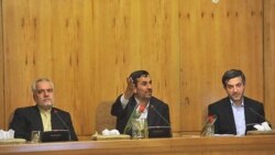 عکس آرشیوی از محمود احمدی نژاد (وسط)، اسفندیار رحیم مشایی (راست) و محمدرضا رحیمی